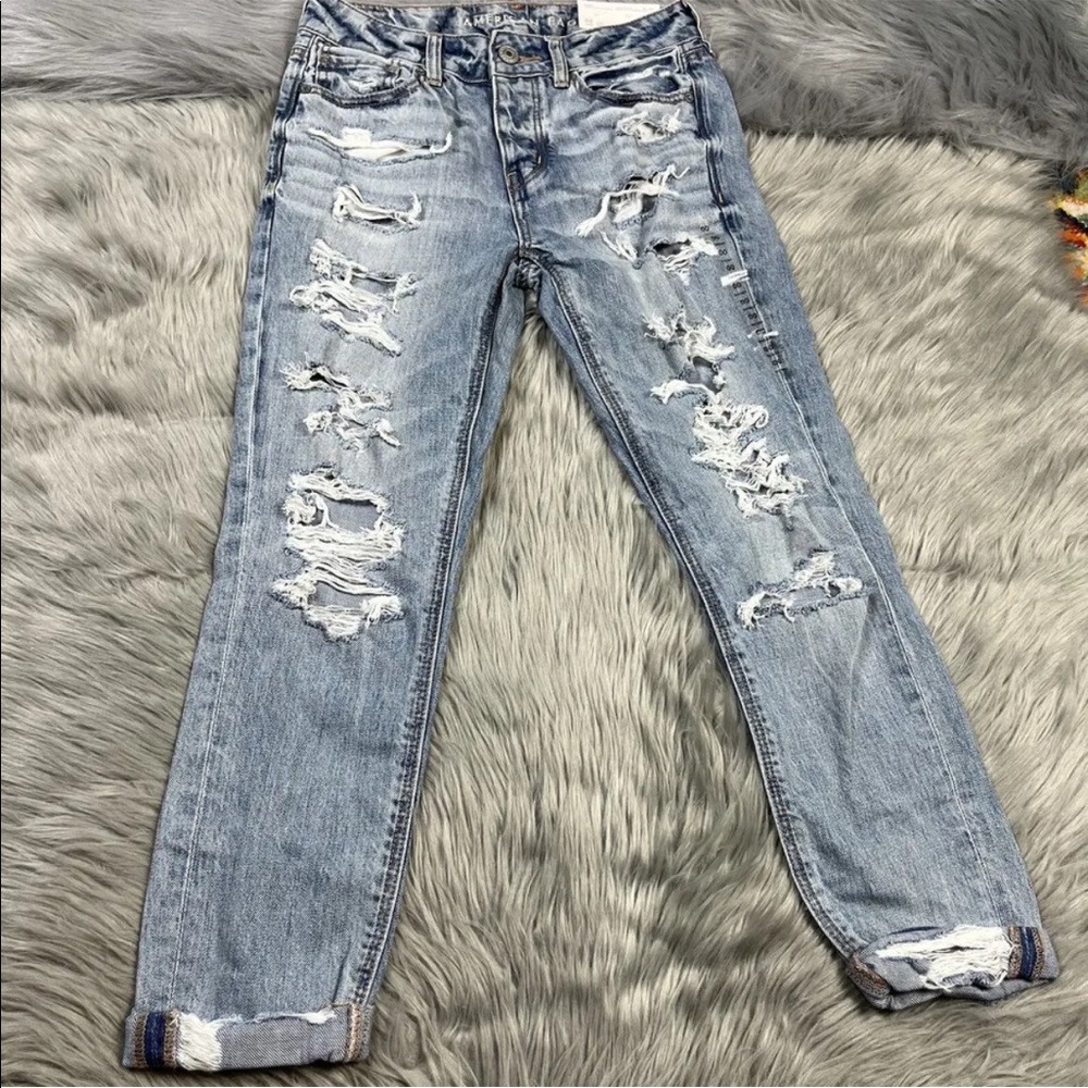 American Eagle Tomgirl Distressed Light Wash Jeans Size 00 SHORT